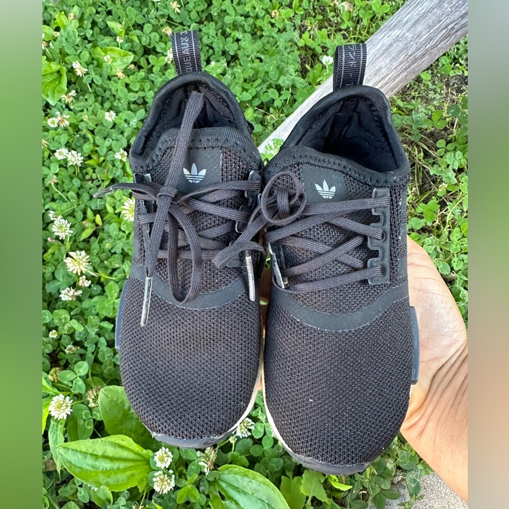 Adidas toddler boy shoes size 8 black and white